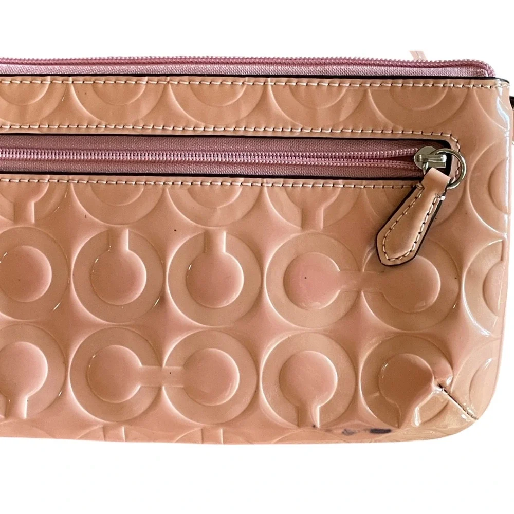 COACH F49883 OP Art Go-Go Pink Tulle Patent Leather Embossed Zip Wristlet Wallet